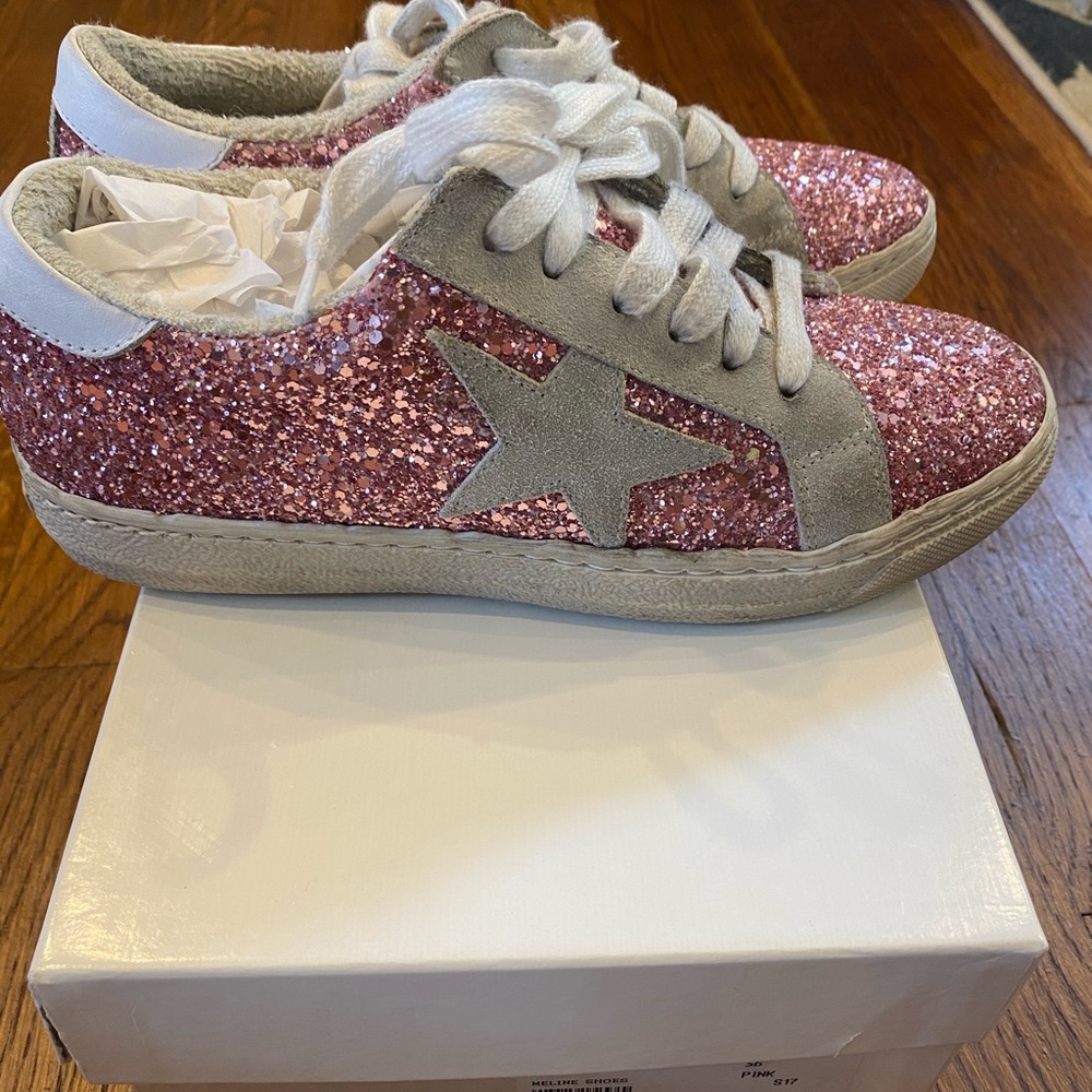 The Shoe Box Star Sneakers/ Meline Shoes